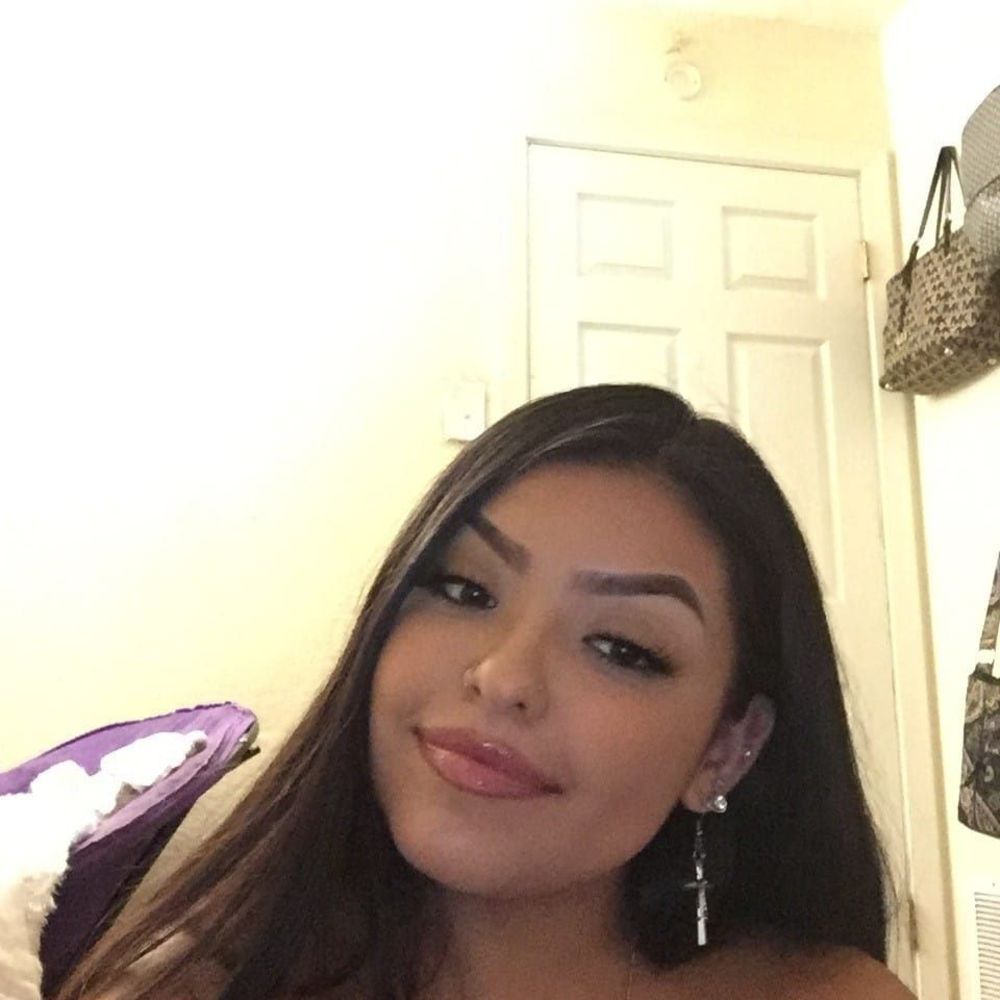 Meet your Posher, Corina